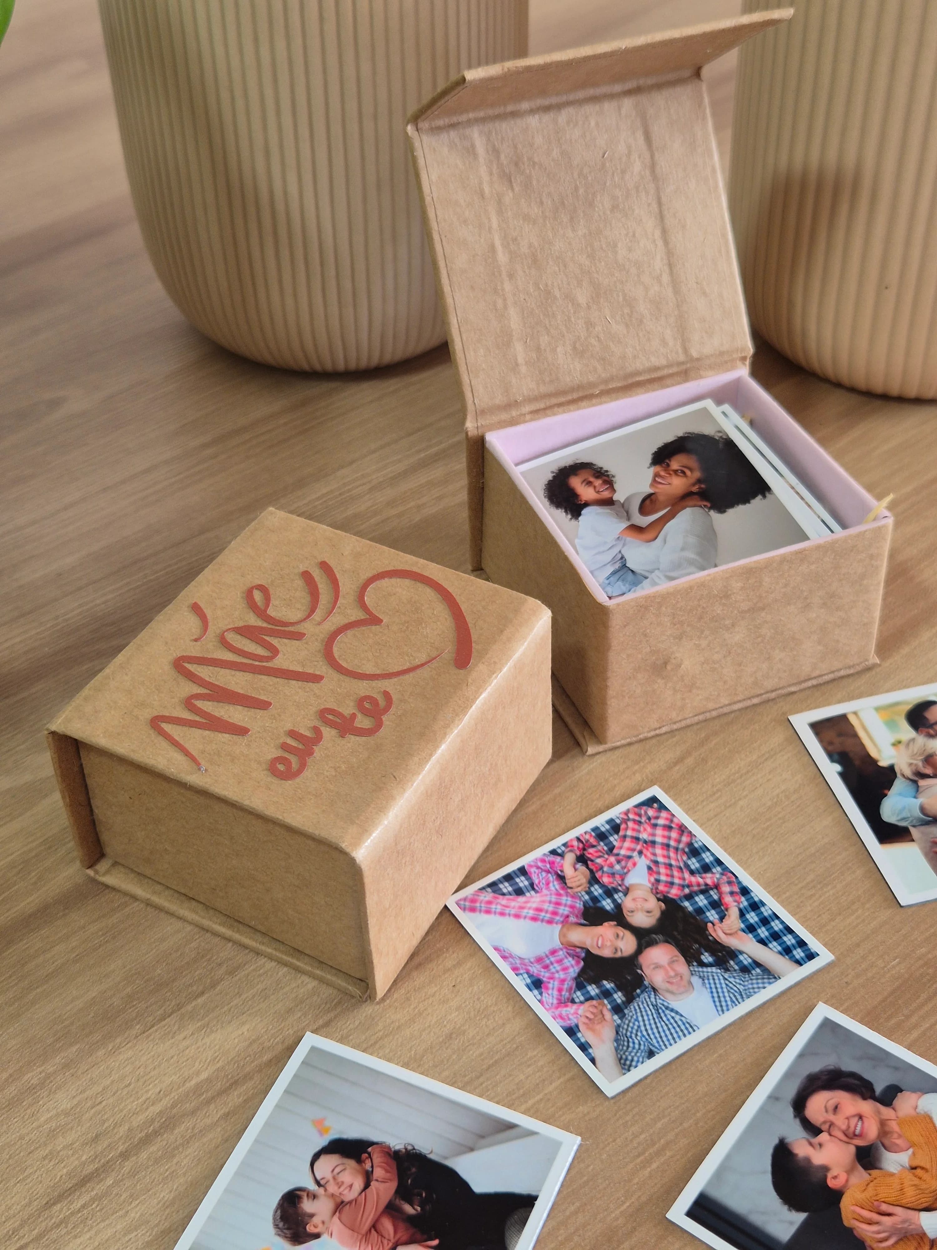 Caixa Mãe com 18 imãs 5x5cm
