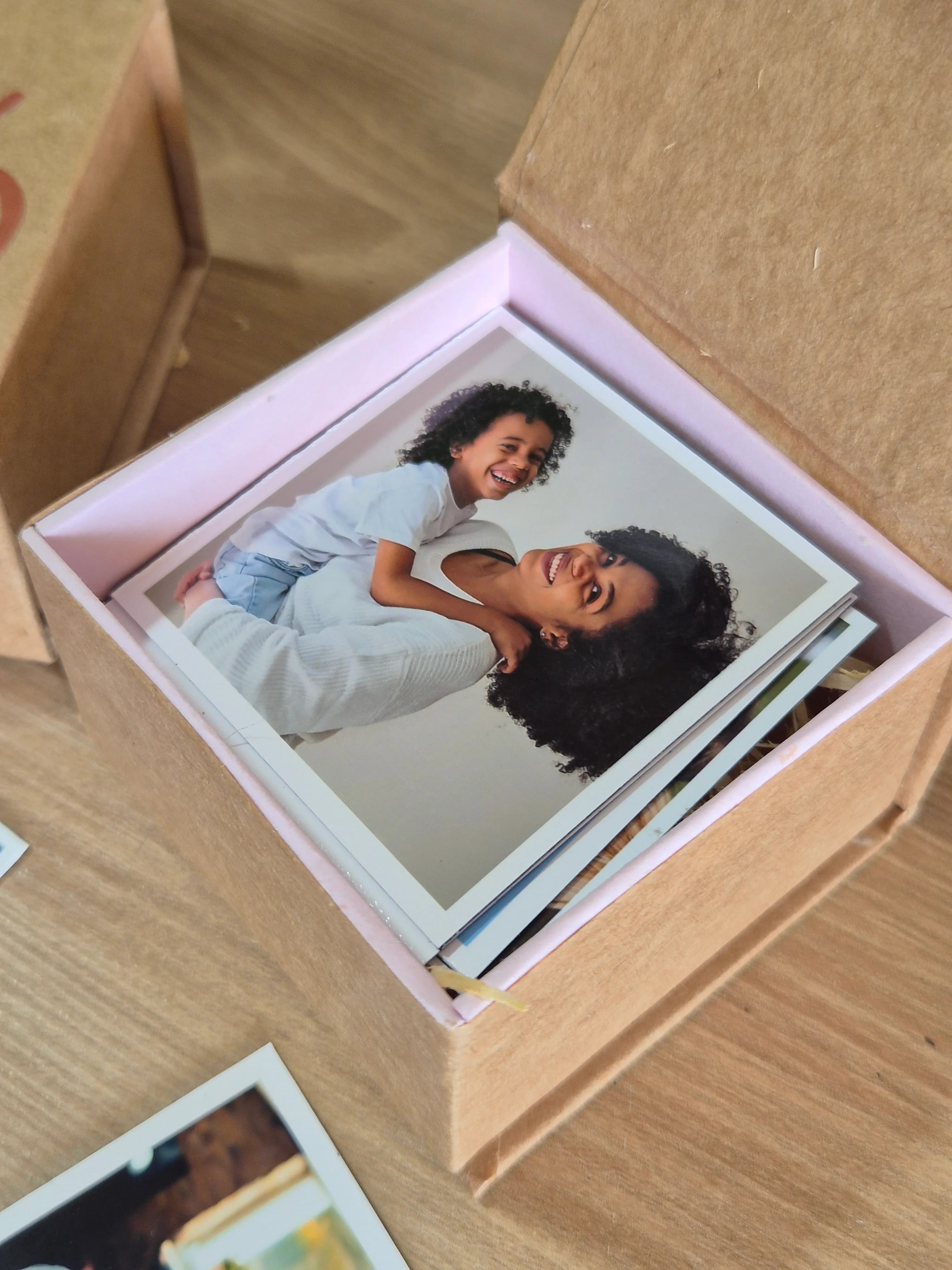 Caixa Mãe com 18 imãs 5x5cm 3