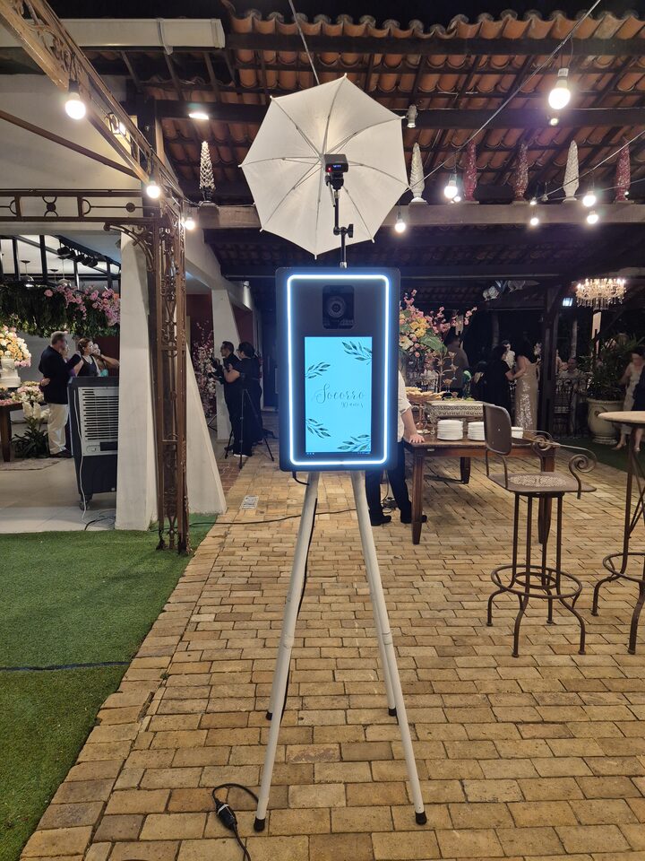 Totem fotográfico da Peek Print em um casamento em Fortaleza